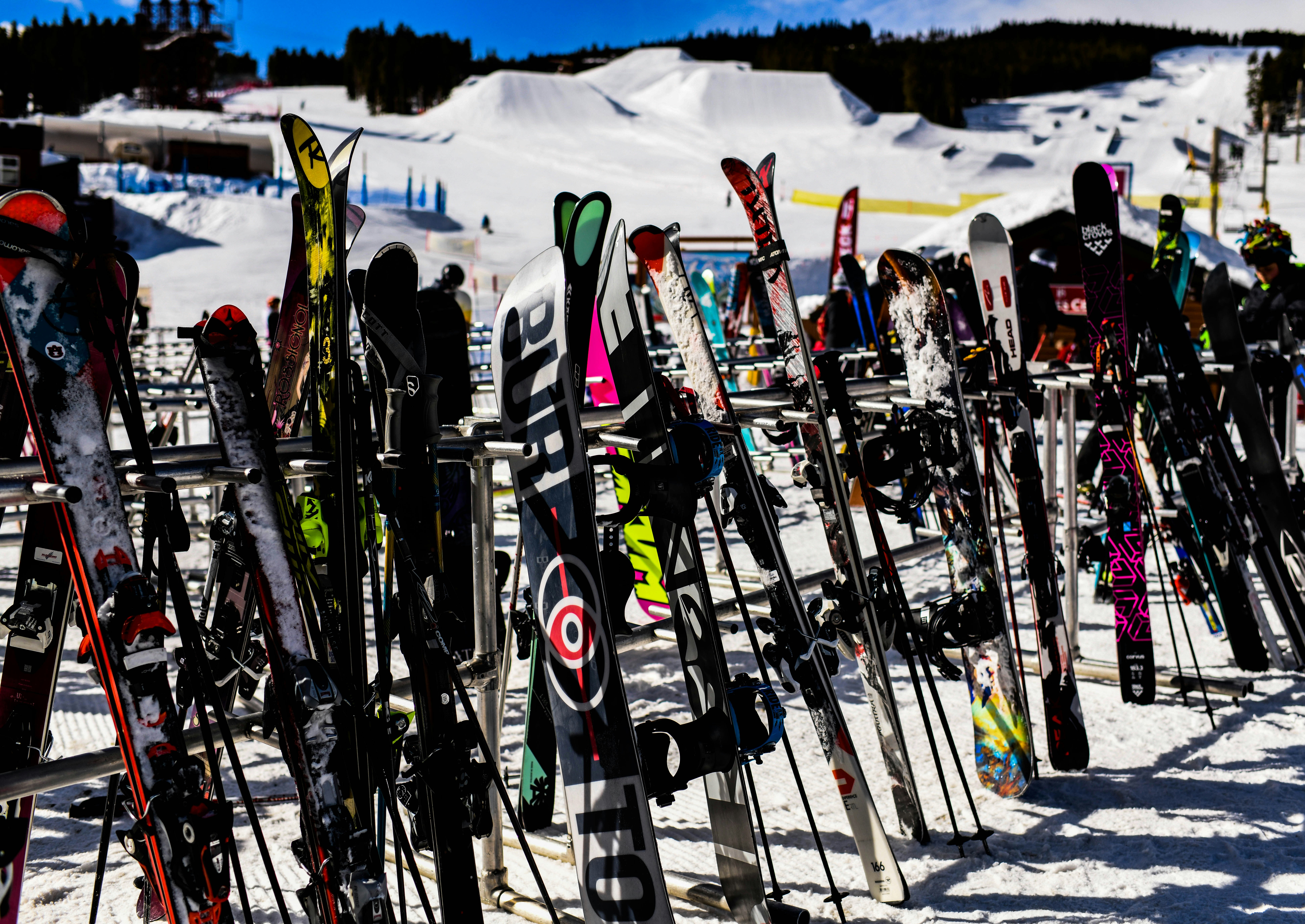 Attrezzatura sportiva pronta per il noleggio